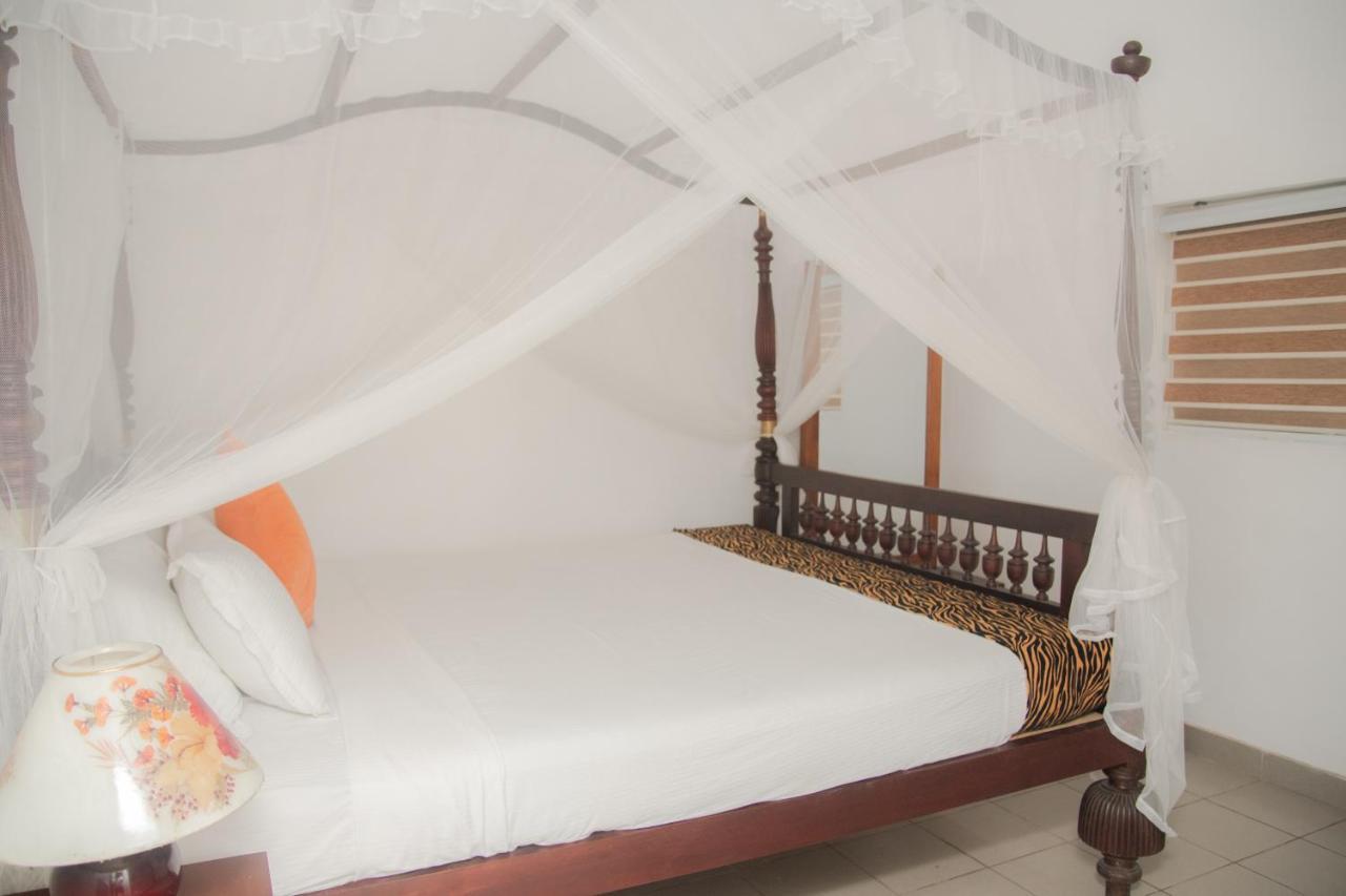Sea Crest Beach Villa Ambalangoda  Buitenkant foto
