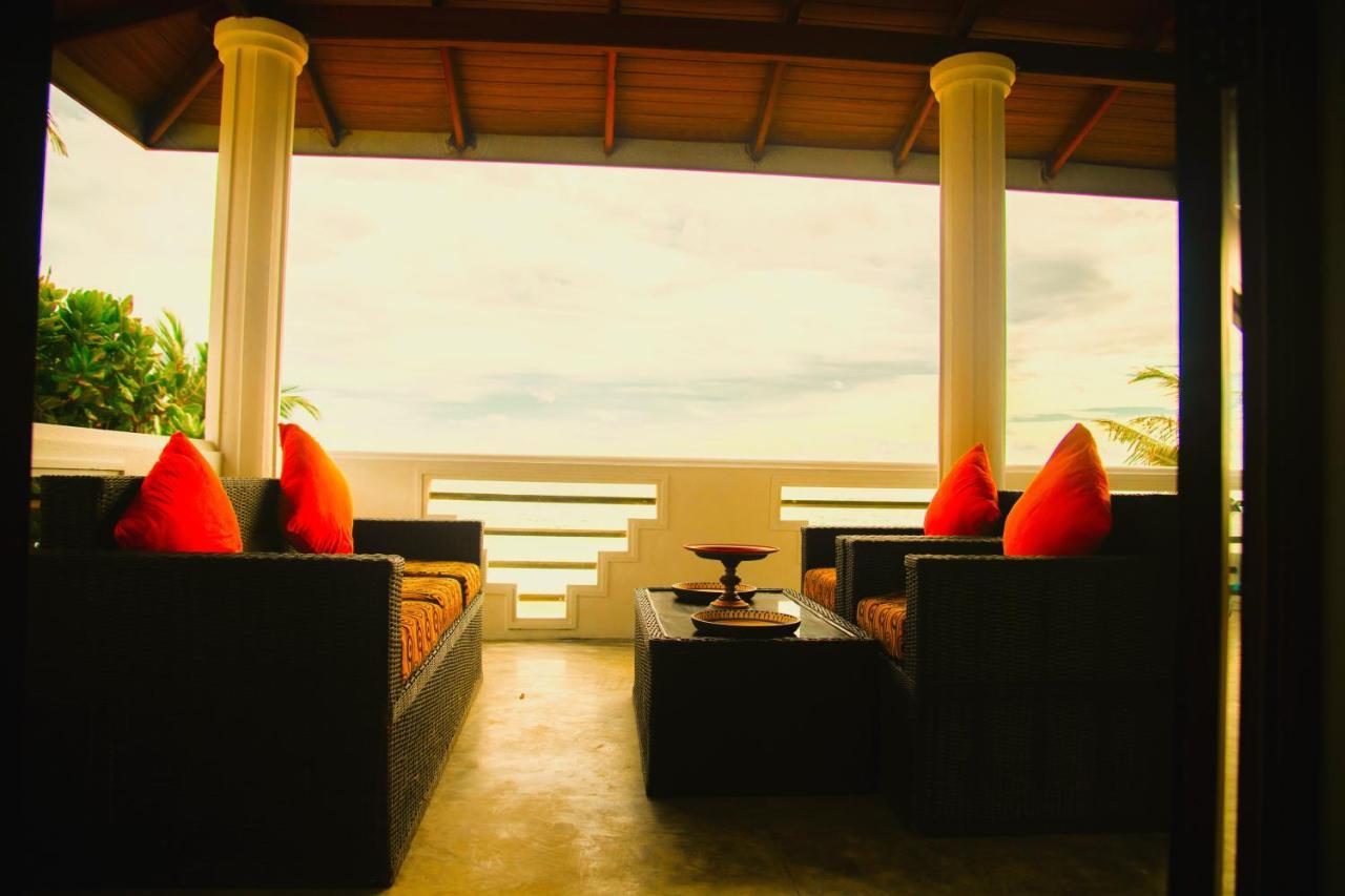 Sea Crest Beach Villa Ambalangoda  Buitenkant foto
