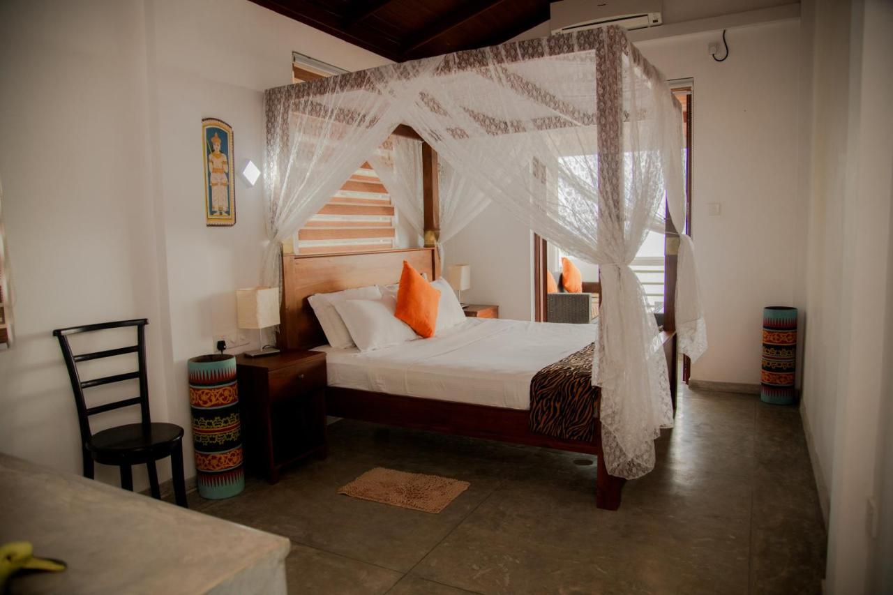 Sea Crest Beach Villa Ambalangoda  Buitenkant foto