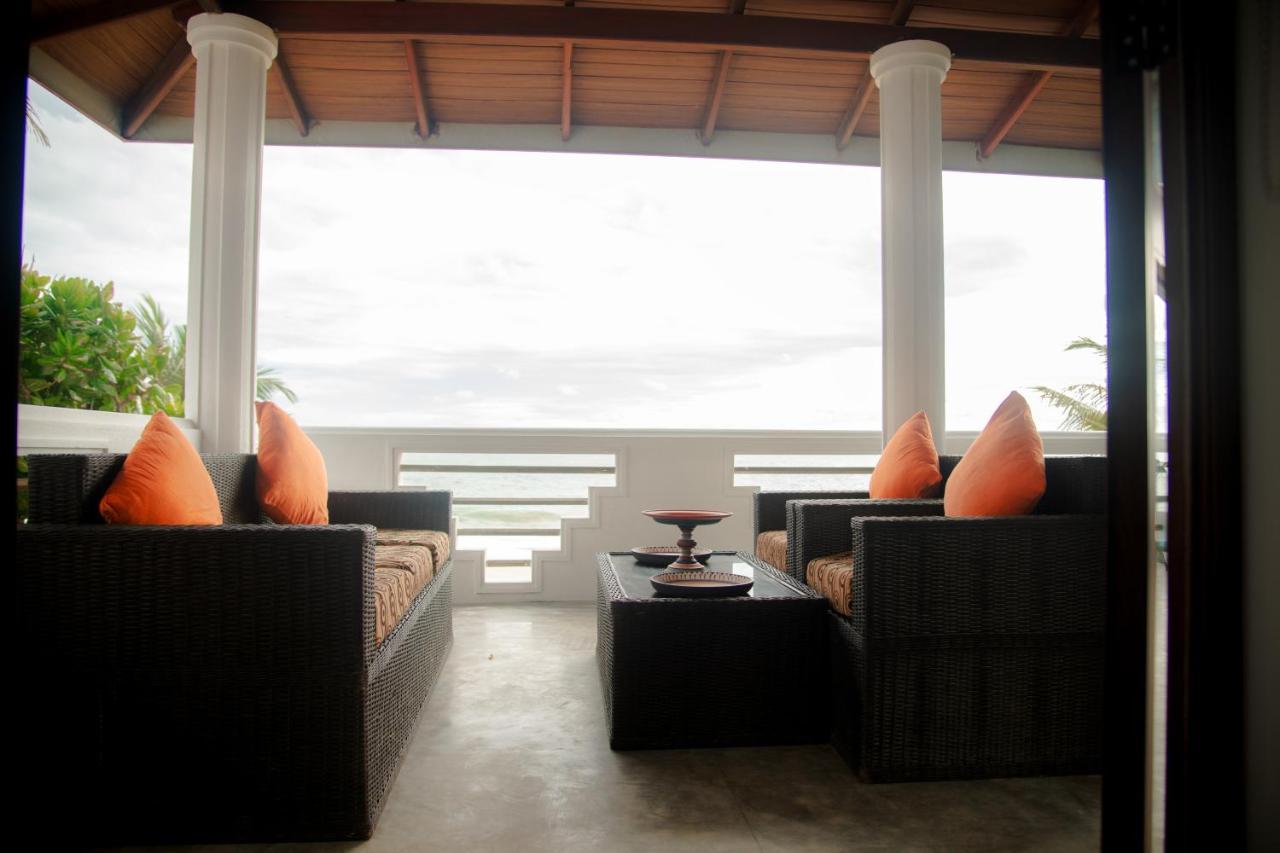 Sea Crest Beach Villa Ambalangoda  Buitenkant foto