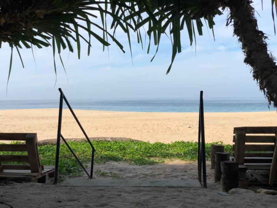 Sea Crest Beach Villa Ambalangoda  Buitenkant foto