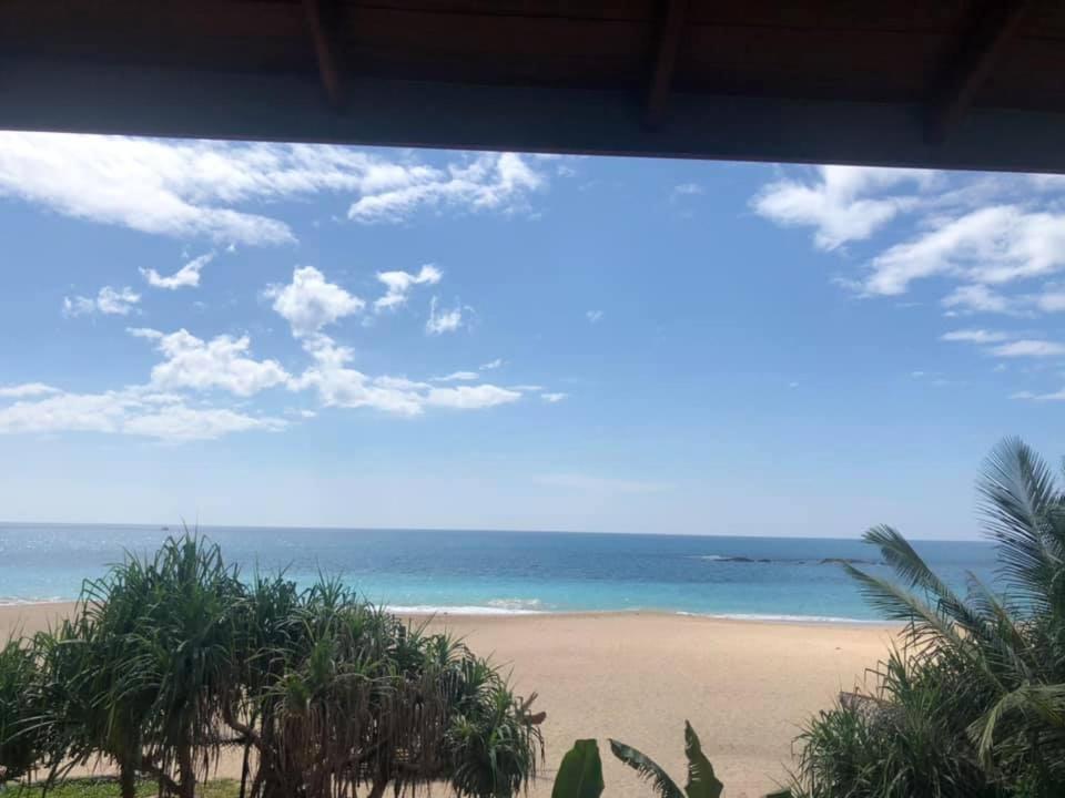 Sea Crest Beach Villa Ambalangoda  Buitenkant foto