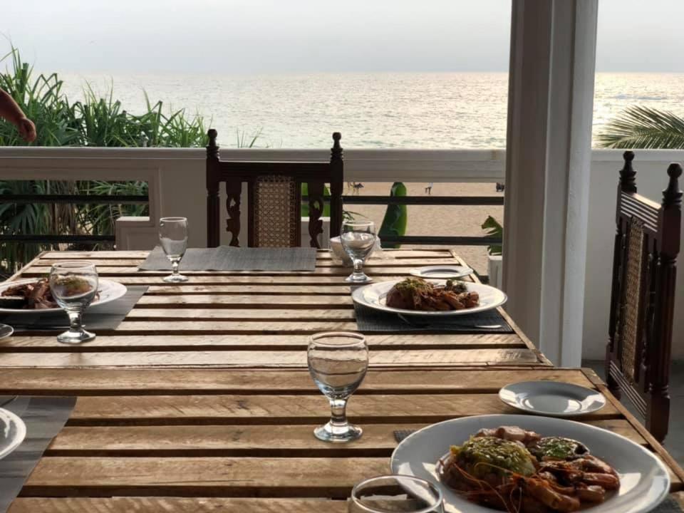 Sea Crest Beach Villa Ambalangoda  Buitenkant foto