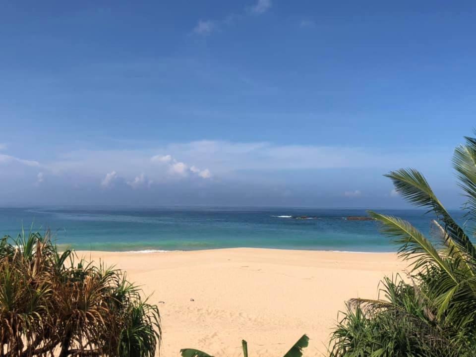 Sea Crest Beach Villa Ambalangoda  Buitenkant foto
