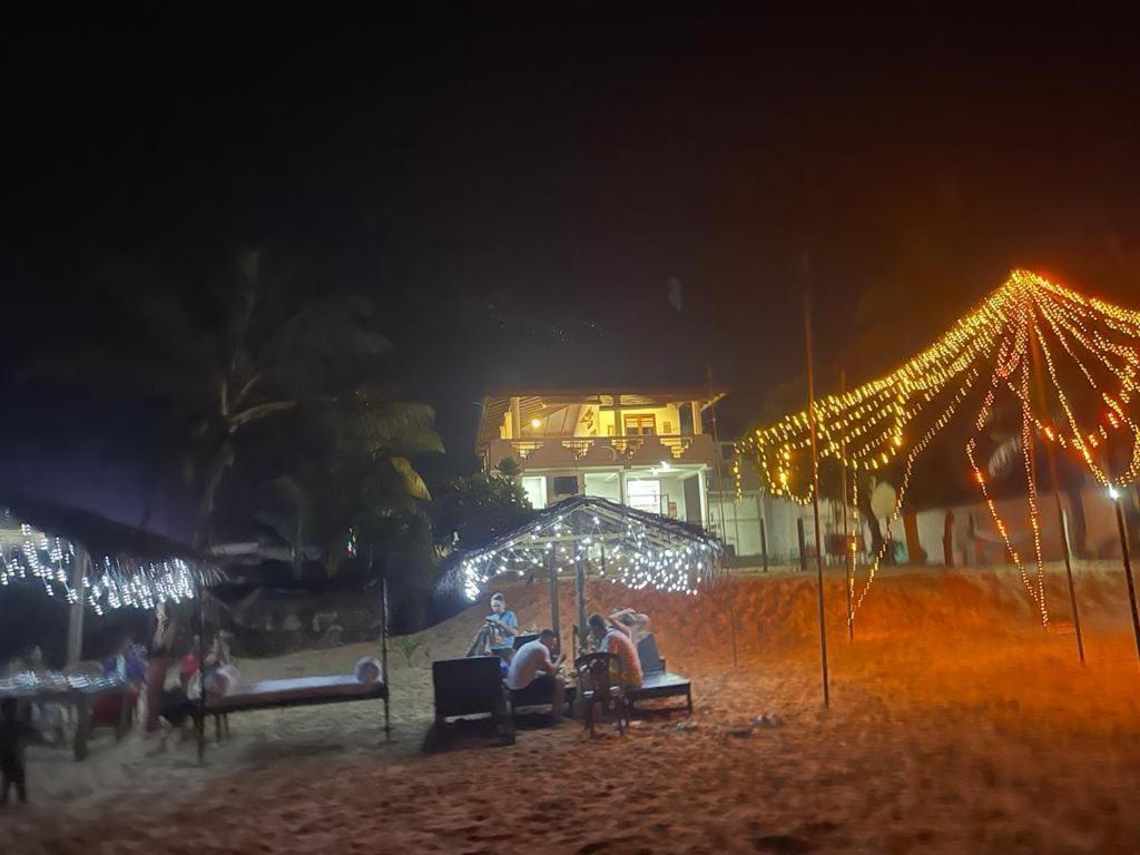 Sea Crest Beach Villa Ambalangoda  Buitenkant foto
