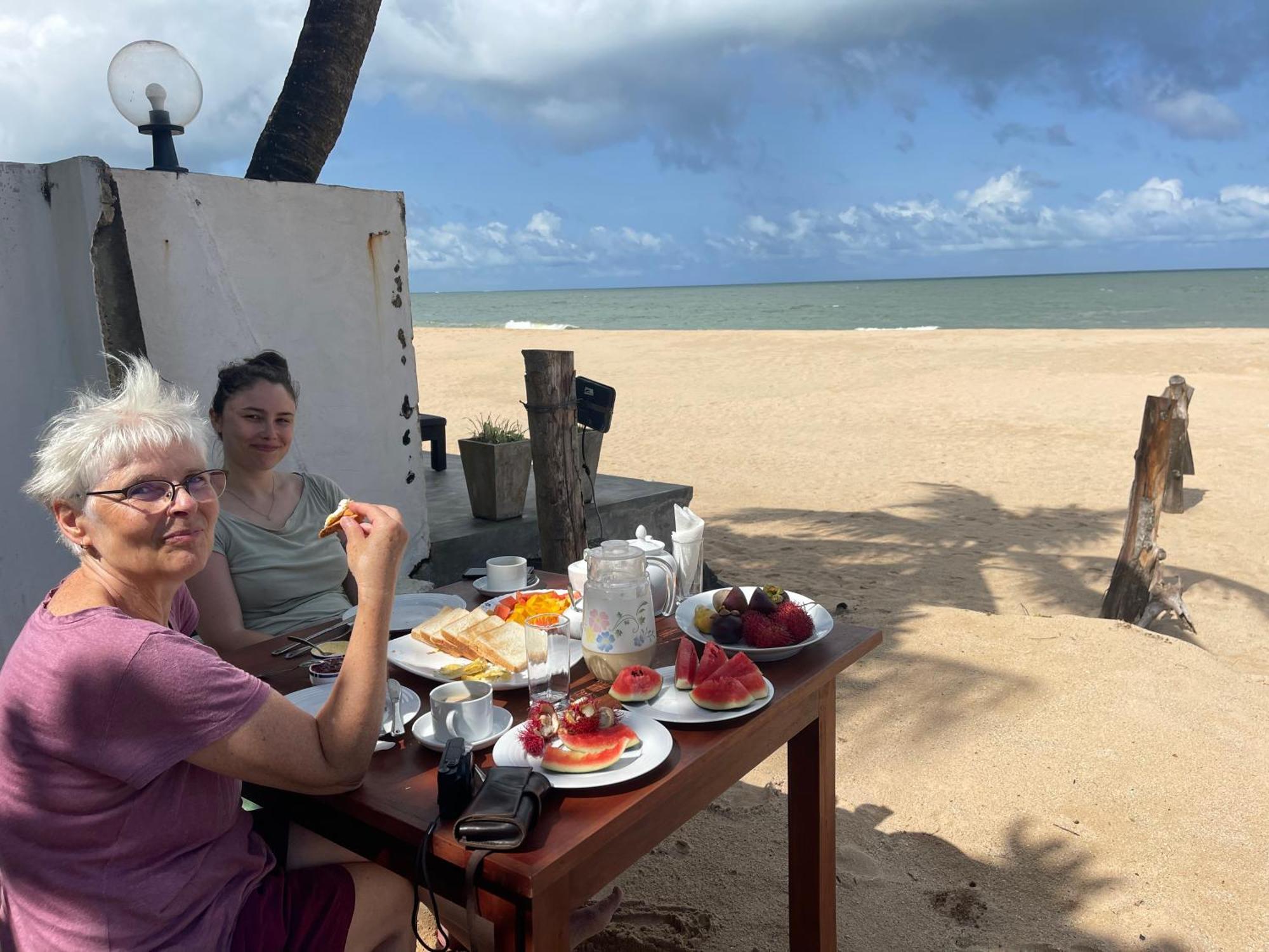 Sea Crest Beach Villa Ambalangoda  Buitenkant foto